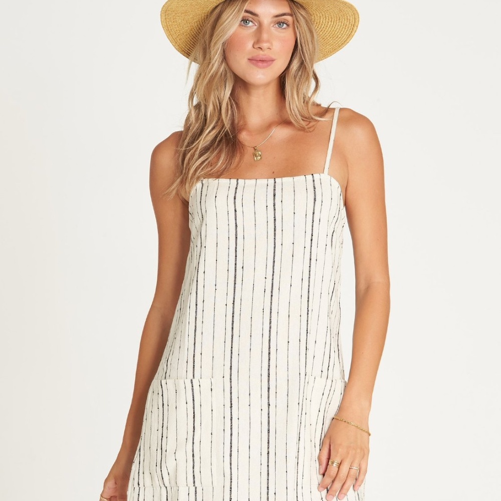 BNWT Billabong Straight Around striped dress
